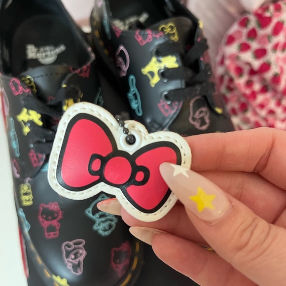 DR MARTENS Hello Kitty Oxford Flats - Picture 2 of 4